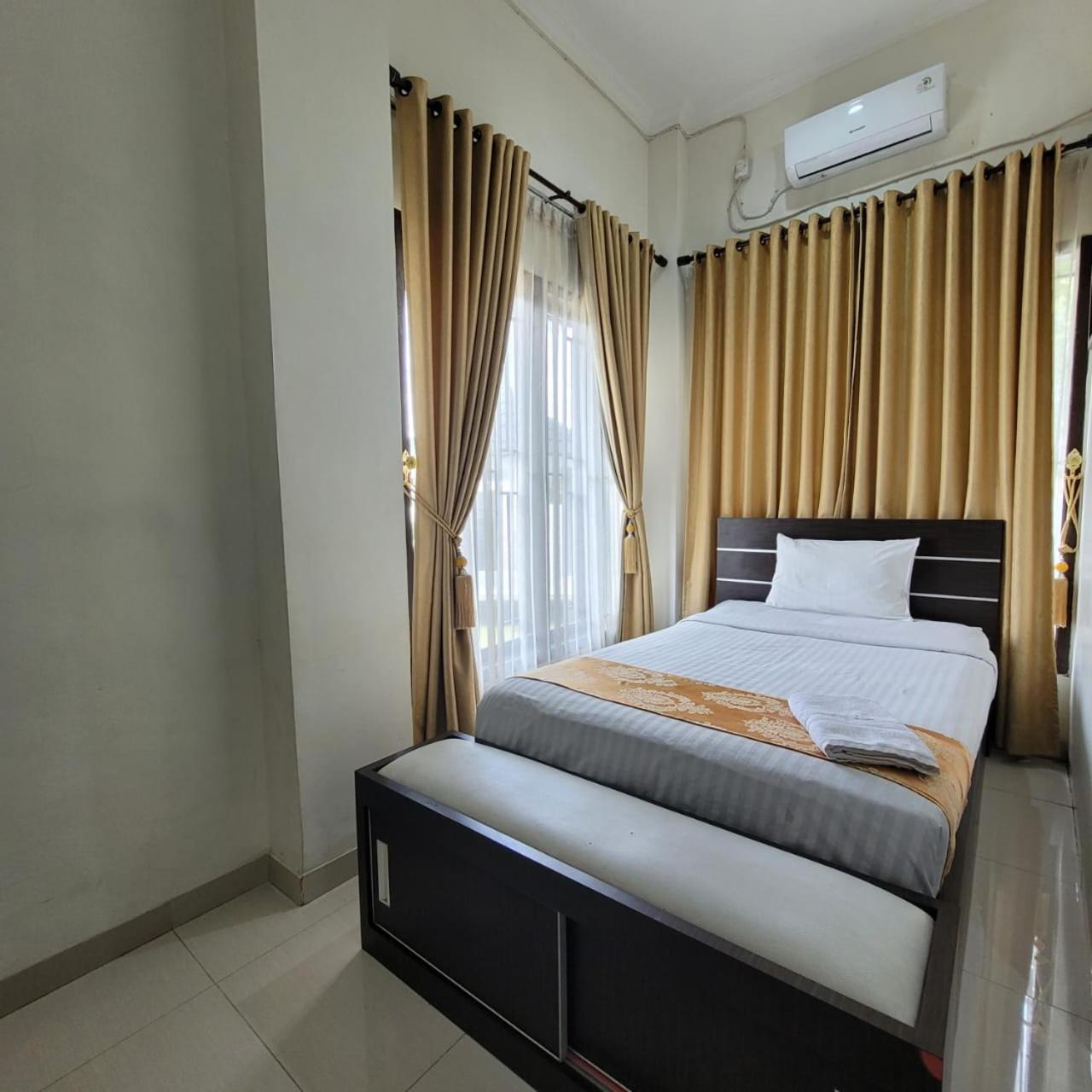 Mahakam Guest House Паданг Номер фото